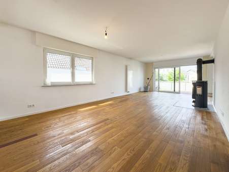 Wohnzimmer | OG - Zweifamilienhaus in 63533 Mainhausen mit 221m² kaufen