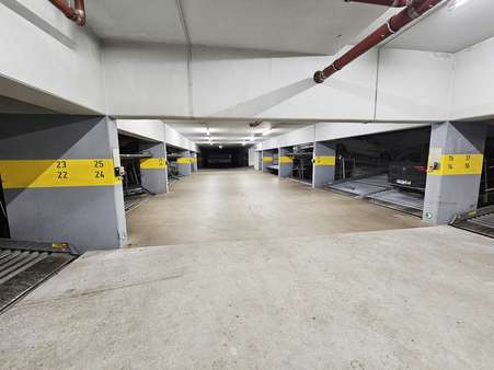 Tiefgarage mit Doppelparkgarage Tiefgarage mit Doppelparkgarage - Etagenwohnung in 60431 Frankfurt mit 120m² kaufen