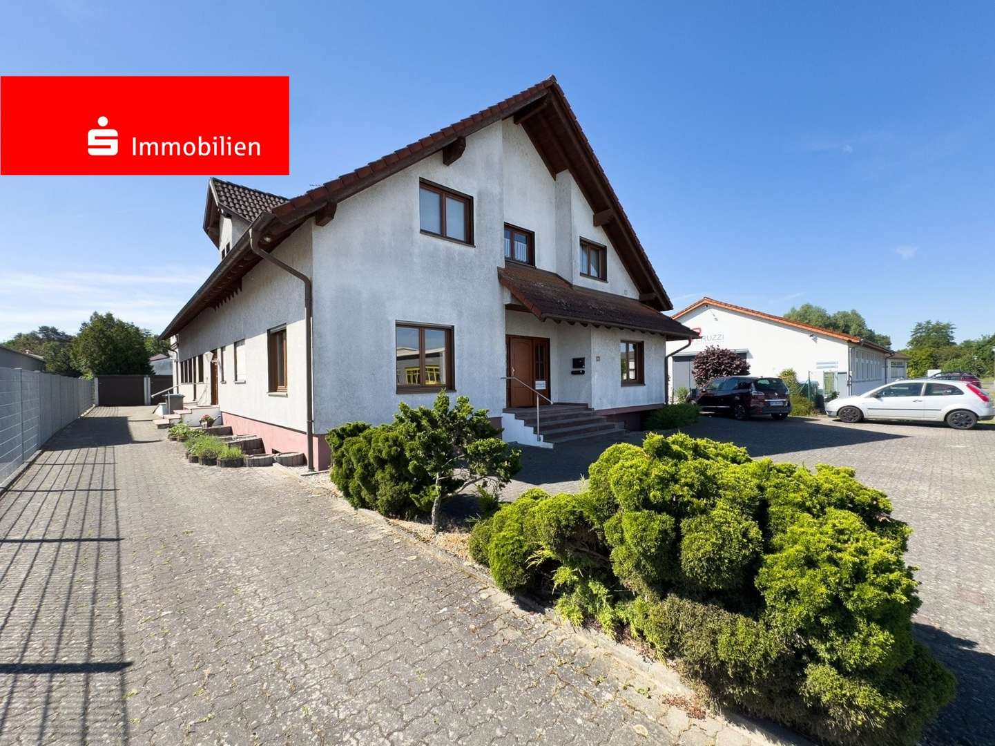 Ansicht mit Hofeinfahrt - Mehrfamilienhaus in 63533 Mainhausen mit 114m² kaufen