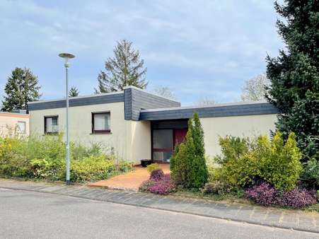 Außenansicht - Bungalow in 63533 Mainhausen mit 157m² kaufen
