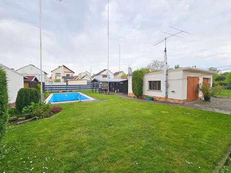 Blick in den Garten - Mehrfamilienhaus in 63500 Seligenstadt mit 253m² kaufen