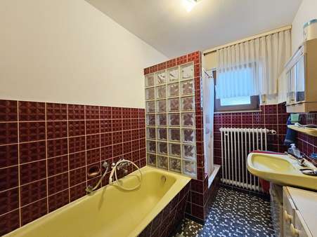 EG - Tageslichtbad mit Dusche und Wanne - Mehrfamilienhaus in 63500 Seligenstadt mit 253m² kaufen