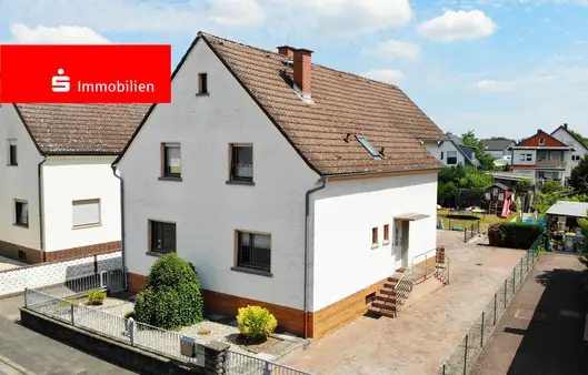 Danach haben Sie schon lange gesucht! Gepflegtes Zweifamilienhaus mit großem Garten!