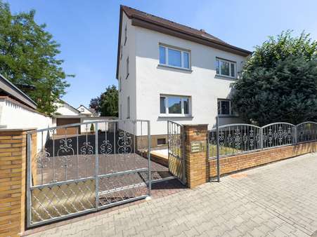 Hausansicht Hausansicht - Zweifamilienhaus in 63500 Seligenstadt mit 195m² kaufen