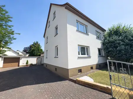 Zweifamilienhaus mit großem Grundstück in bester Lage von Seligenstadt