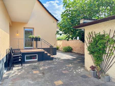 Hof Hof - Zweifamilienhaus in 63110 Rodgau mit 159m² kaufen