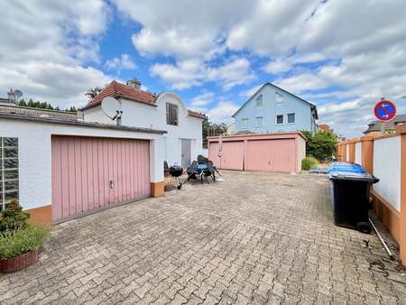 Hof - Mehrfamilienhaus in 63165 Mühlheim mit 246m² kaufen