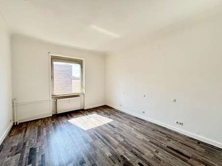 Schlafzimmer|OG - Mehrfamilienhaus in 63165 Mühlheim mit 246m² kaufen