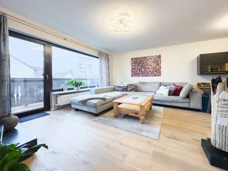 Wohnzimmer | OG - Mehrfamilienhaus in 63512 Hainburg mit 284m² kaufen