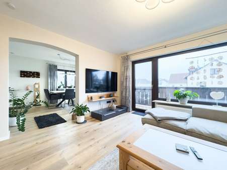 Wohnzimmer | OG - Mehrfamilienhaus in 63512 Hainburg mit 284m² kaufen