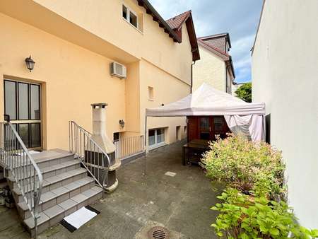Innenhof - Maisonette-Wohnung in 63179 Obertshausen mit 120m² kaufen