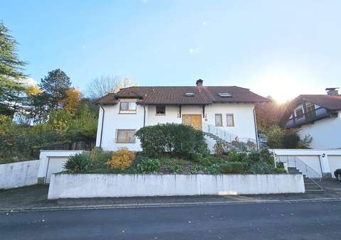 Großzügiges Anwesen mit Panoramablick - Einfamilienhaus in 63584 Gründau mit 270m² kaufen