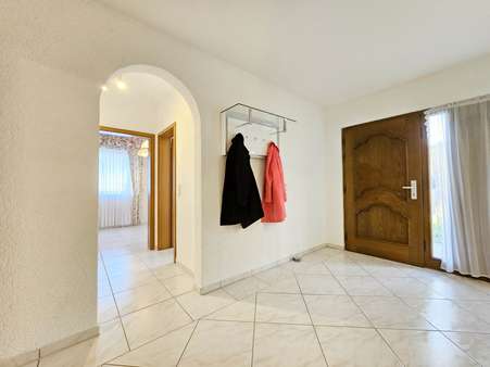 EG | Eingangsdiele - Einfamilienhaus in 63584 Gründau mit 270m² kaufen