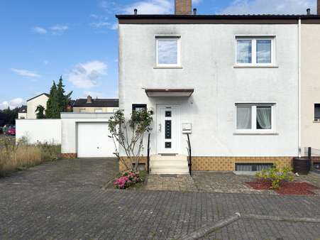 Hausansicht - Reihenendhaus in 63512 Hainburg mit 124m² kaufen