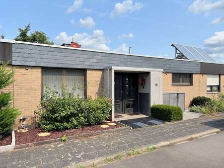 Außenansicht - Bungalow in 63165 Mühlheim mit 117m² kaufen