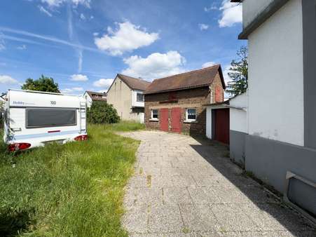 Einfahrt - Einfamilienhaus in 63456 Hanau mit 119m² kaufen