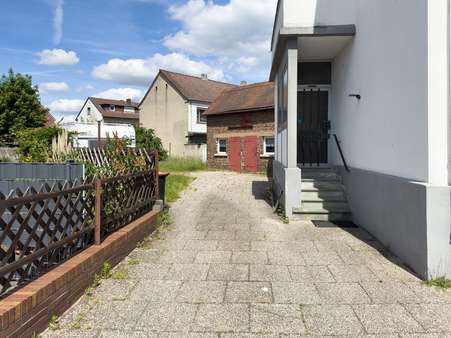 Einfahrt - Einfamilienhaus in 63456 Hanau mit 119m² kaufen