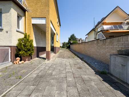 Hofeinfahrt Hofeinfahrt - Einfamilienhaus in 63110 Rodgau mit 140m² kaufen