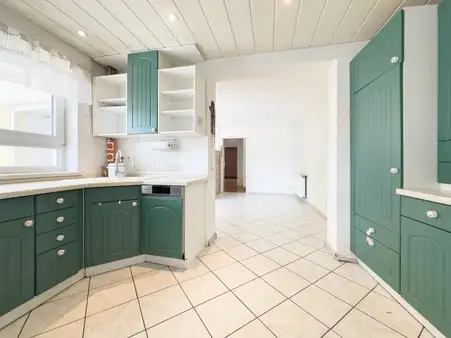 Großzügige Maisonettewohnung mit 5 Zimmern, 2 Küchen und 2 Balkonen – Wohnen mit Hauscharakter