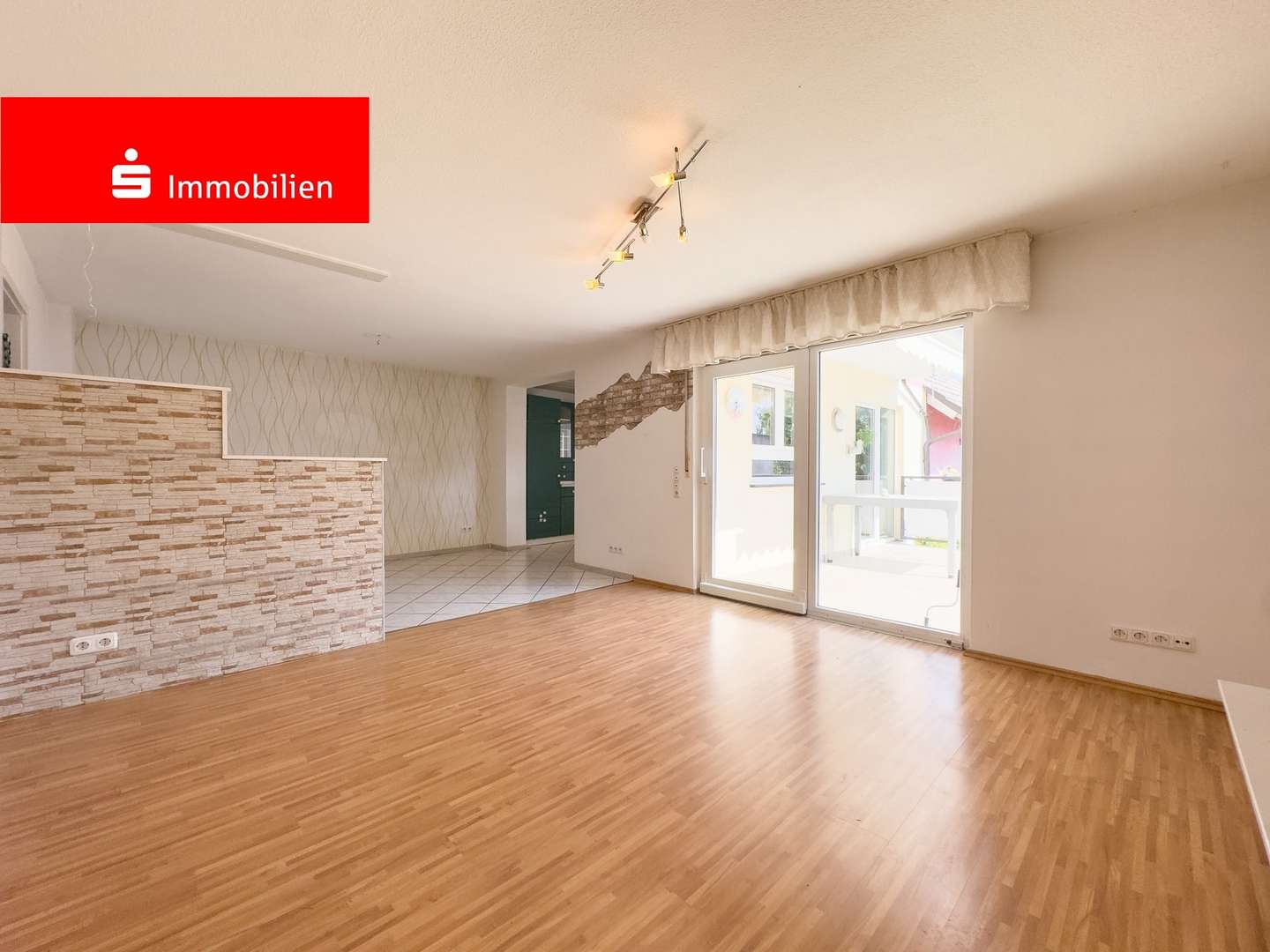 Wohn- und Essbereich Wohn- und Essbereich - Maisonette-Wohnung in 63533 Mainhausen mit 183m² kaufen