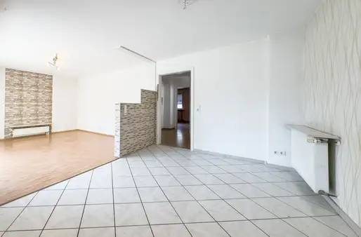 Großzügige Maisonettewohnung mit 5 Zimmern, 2 Küchen und 2 Balkonen – Wohnen mit Hauscharakter