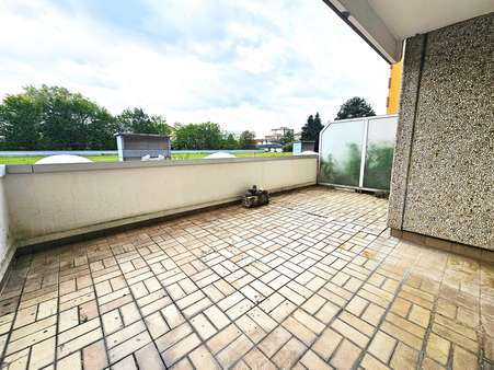 Großzügige Süd-Terrasse - Erdgeschosswohnung in 63322 Rödermark mit 112m² kaufen