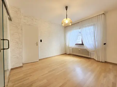Zweifamilienhaus mit großem Garten- Ideal für Familien oder als 2-Generationenlösung!