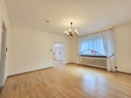 EG - Wohnzimmer - Zweifamilienhaus in 63110 Rodgau mit 154m² kaufen