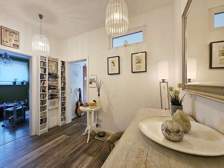 Diele - Dachgeschosswohnung in 63110 Rodgau mit 119m² kaufen