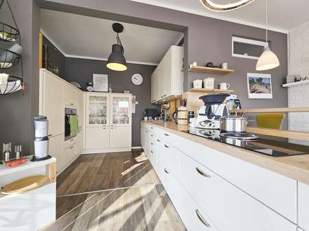 Hochwertige Einbauküche mit Elektrogeräten - Dachgeschosswohnung in 63110 Rodgau mit 119m² kaufen