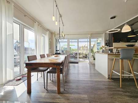 Lichtdurchfluteter Wohn-Essbereich - Dachgeschosswohnung in 63110 Rodgau mit 119m² kaufen