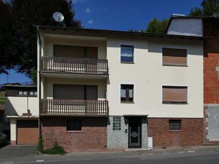 Ansicht Strassenseite - Zweifamilienhaus in 63637 Jossgrund mit 173m² kaufen