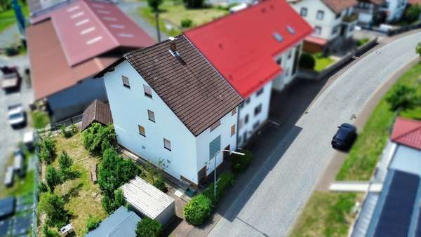 Drohnenansicht Strassenseite Drohnenansicht Strassenseite - Doppelhaushälfte in 63636 Brachttal mit 153m² kaufen