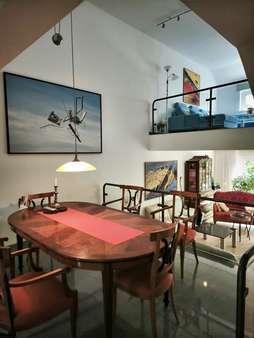 Esszimmer mit Ausblick zum Wohnzimmer und zur Galerie Esszimmer mit Ausblick zum Wohnzimmer und zur Galerie - Reihenmittelhaus in 64319 Pfungstadt mit 148m² kaufen