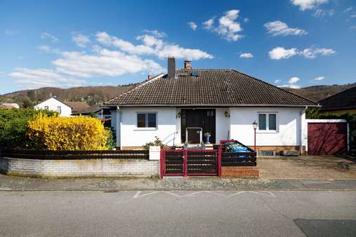 Das Haus von vorne - Einfamilienhaus in 64342 Seeheim-Jugenheim mit 165m² kaufen