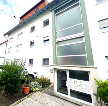 Aussenansicht Eingang - Etagenwohnung in 63477 Maintal mit 110m² kaufen