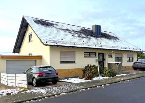 Ansict von Straße links - Zweifamilienhaus in 63860 Rothenbuch mit 236m² kaufen