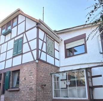 Ansicht vom Hof - Einfamilienhaus in 64354 Reinheim mit 198m² kaufen