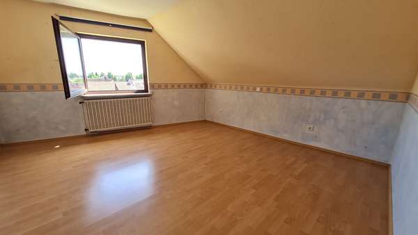 DG - Schlafen - Zweifamilienhaus in 61352 Bad Homburg mit 137m² günstig kaufen
