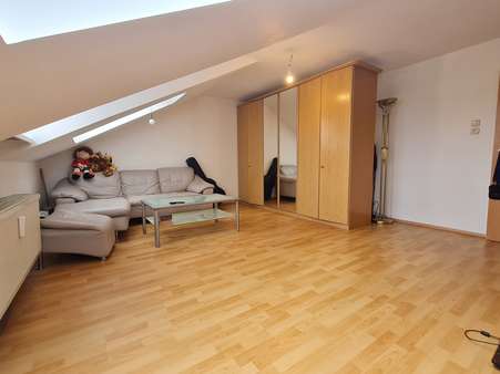 Wohnzimmer - Dachgeschosswohnung in 61350 Bad Homburg mit 73m² kaufen