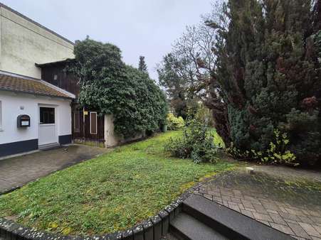 Teil des Gartens mit Scheune - Mehrfamilienhaus in 61440 Oberursel mit 200m² kaufen