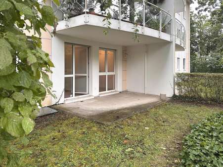 Gartenterrasse  - Erdgeschosswohnung in 61350 Bad Homburg mit 95m² kaufen