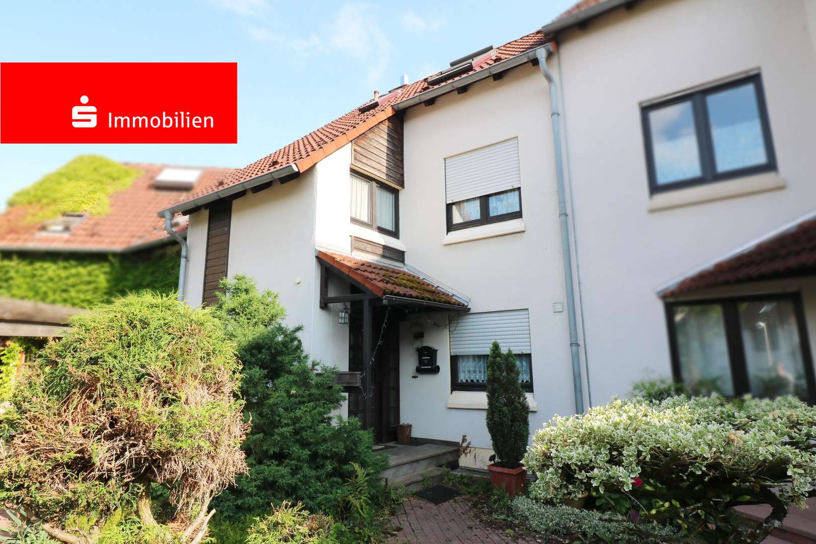 Hausansicht Eingang - Reihenmittelhaus in 61381 Friedrichsdorf mit 94m² kaufen