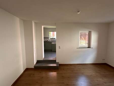 Esszimmer mit Blick in die Küche - Zweifamilienhaus in 61352 Bad Homburg mit 154m² kaufen