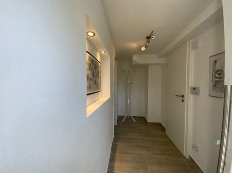 Eingangsbereich - Souterrain-Wohnung in 61348 Bad Homburg mit 51m² mieten