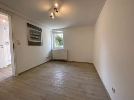 Schlafzimmer - Souterrain-Wohnung in 61348 Bad Homburg mit 51m² mieten