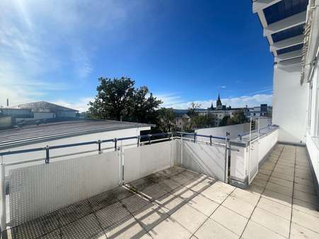 Balkon Balkon - Dachgeschosswohnung in 61348 Bad Homburg mit 82m² kaufen