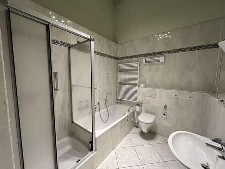Badezimmer Badezimmer - Dachgeschosswohnung in 61348 Bad Homburg mit 82m² kaufen