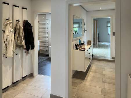 Flur Erdgeschoss - Zweifamilienhaus in 63322 Rödermark mit 158m² kaufen