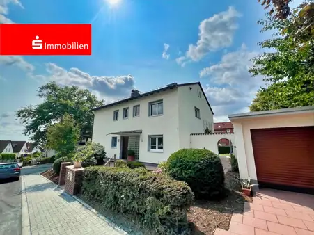 Zweifamilienhaus mit traumhaftem Grundstück in Friedrichsdorf